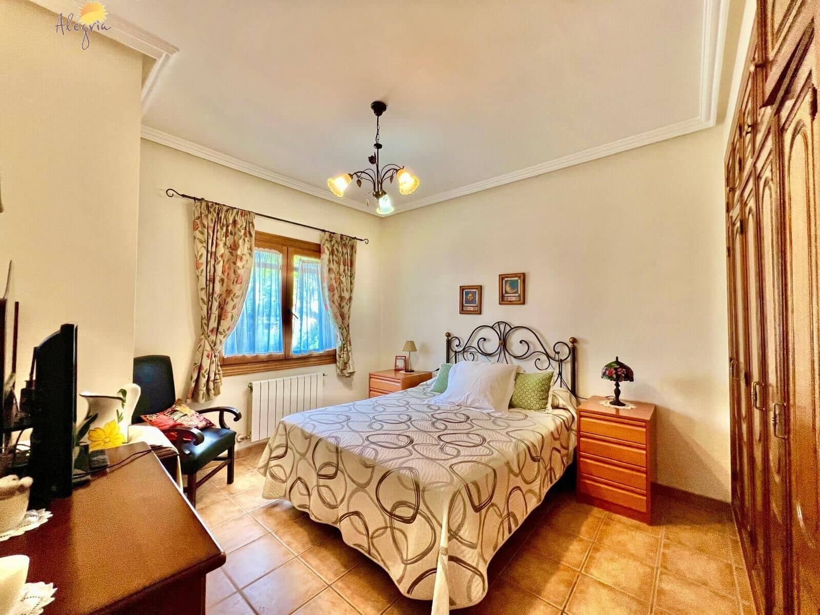 4 bedroom Villa for sale in Daya Vieja with pool garage - € 850,000 (Ref: 10044851)
