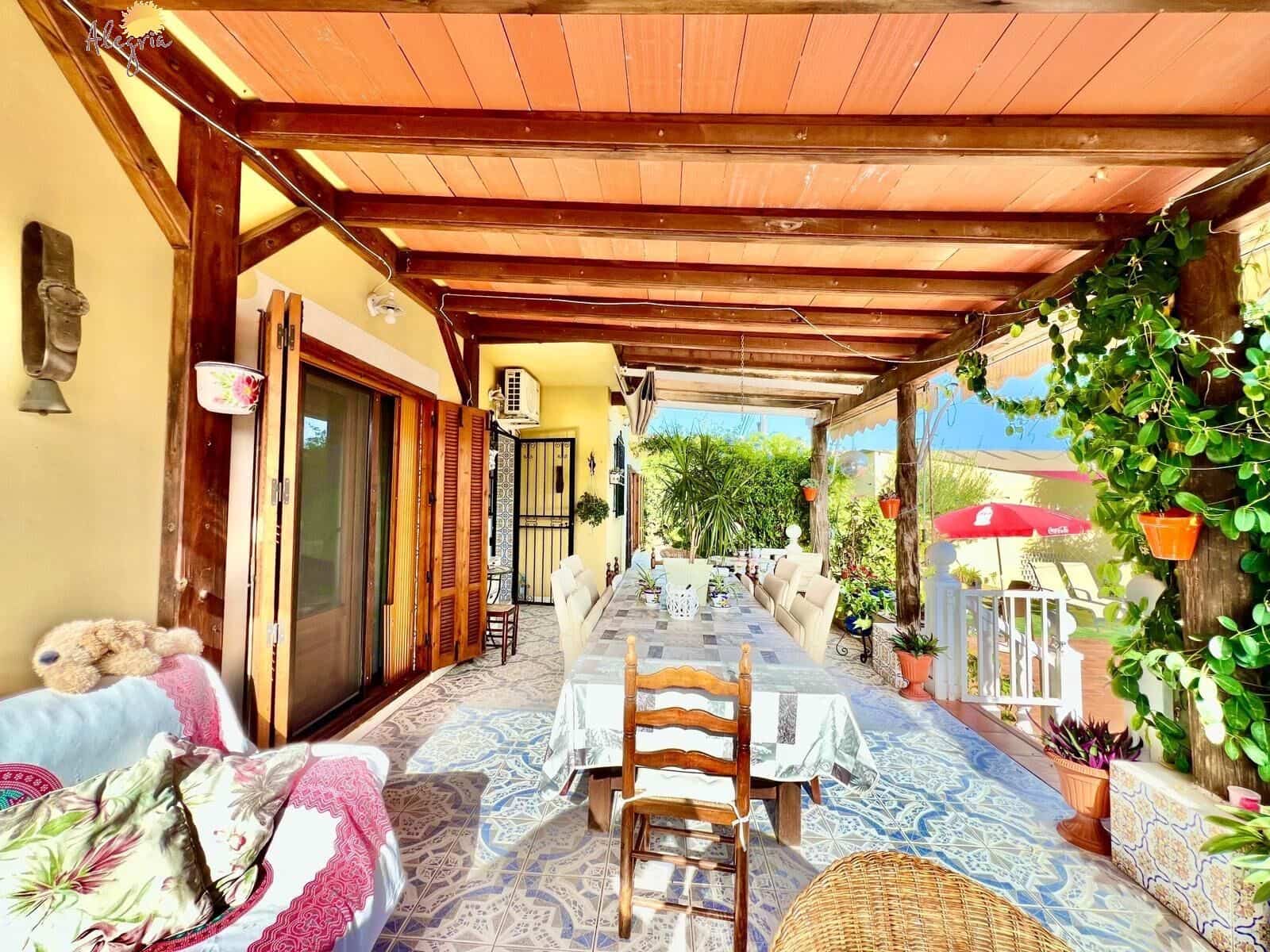 4 bedroom Villa for sale in Daya Vieja with pool garage - € 850,000 (Ref: 10044851)
