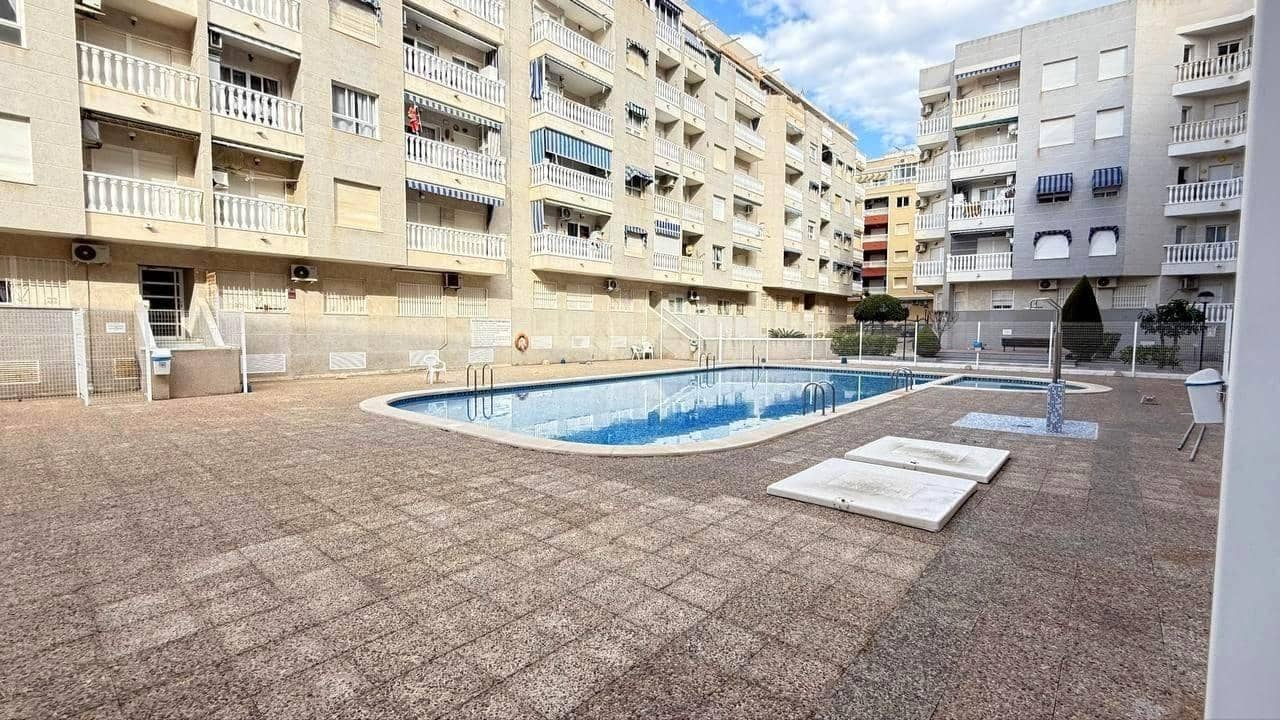 1 soveværelse Lejlighed til salg i Torrevieja med swimmingpool - € 159.900 (Ref: 10047354)