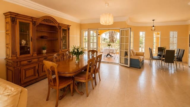 3 bedroom Villa for sale in La Manga del Mar Menor with pool garage - € 780,000 (Ref: 10049320)