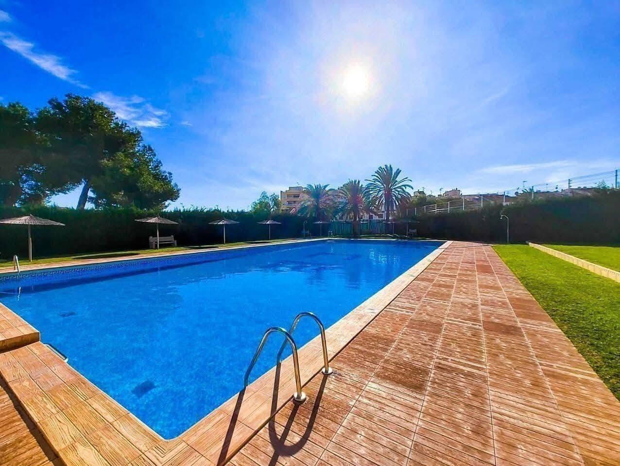 1 bedroom Penthouse for sale in Torrevieja with pool - € 139,900 (Ref: 10055325)
