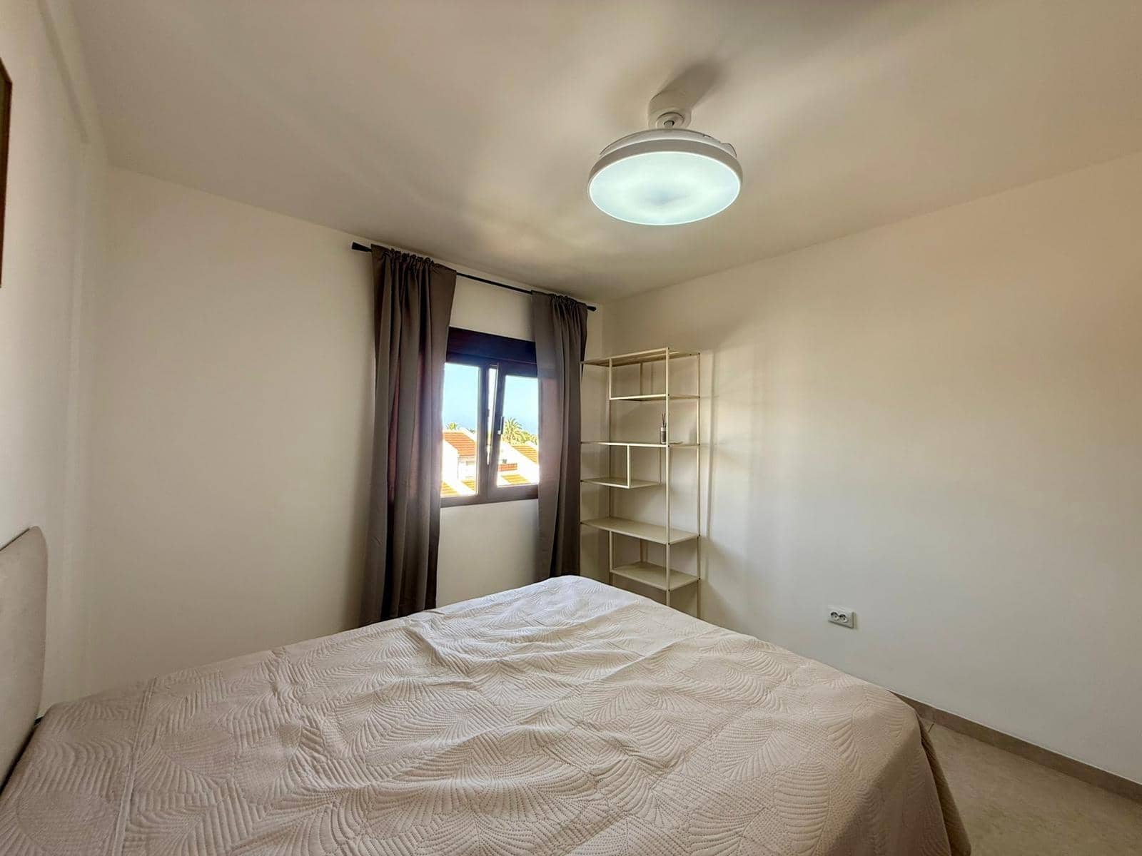 1 bedroom Penthouse for sale in Torrevieja with pool - € 139,900 (Ref: 10055325)