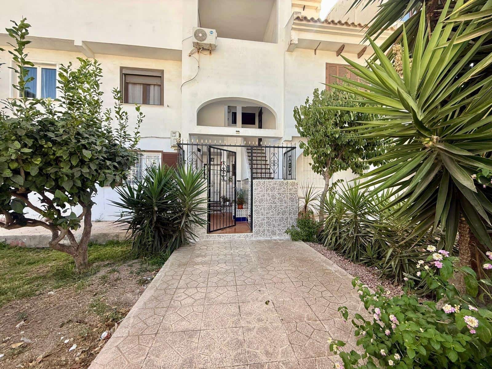 1 bedroom Penthouse for sale in Torrevieja with pool - € 139,900 (Ref: 10055325)
