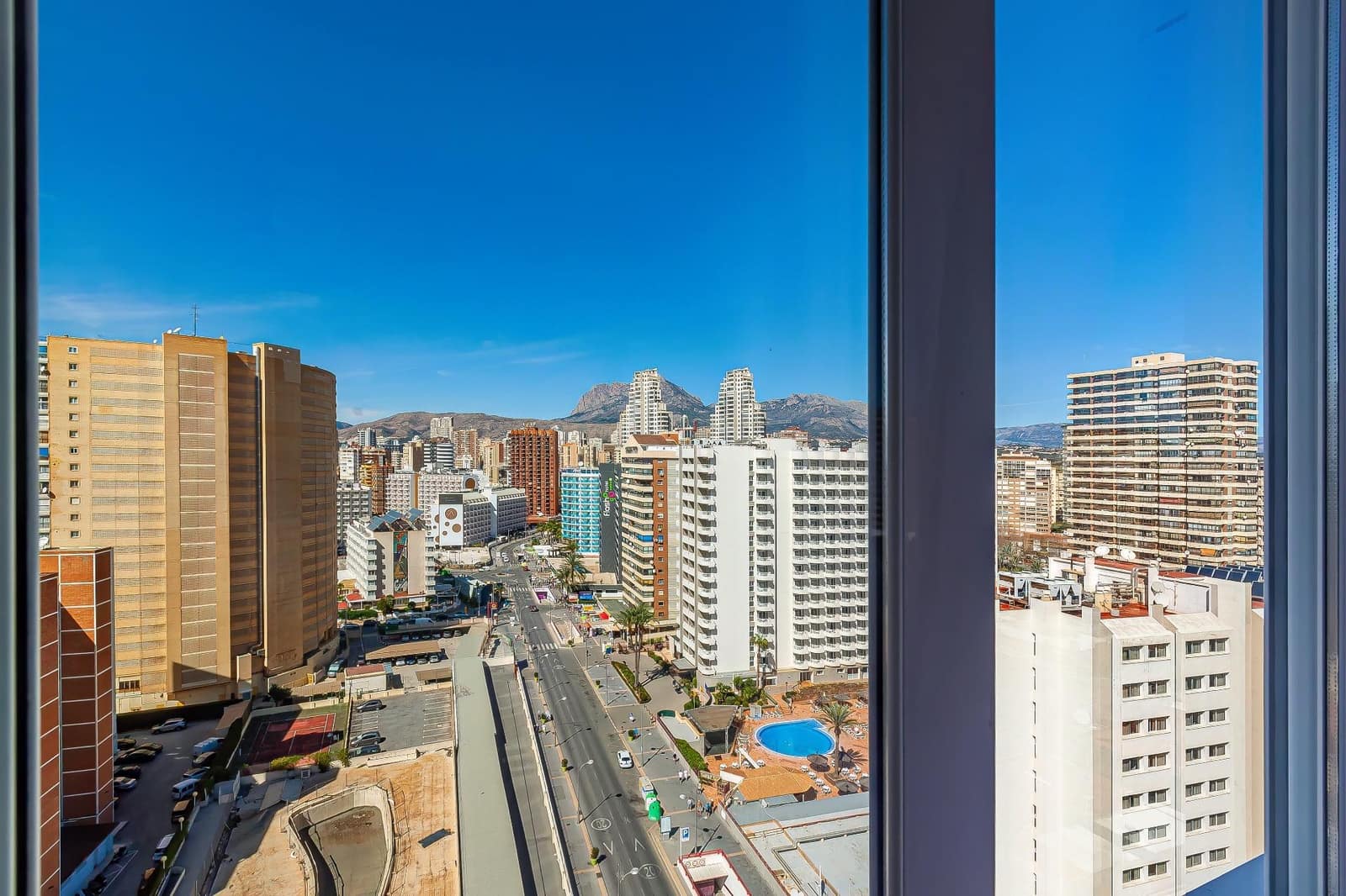 2 soverom Leilighet til leie i Benidorm med svømmebasseng - € 1 500 (Ref: 10059168)