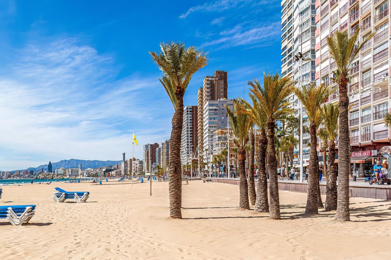 2 soverom Leilighet til leie i Benidorm med svømmebasseng - € 1 500 (Ref: 10059168)