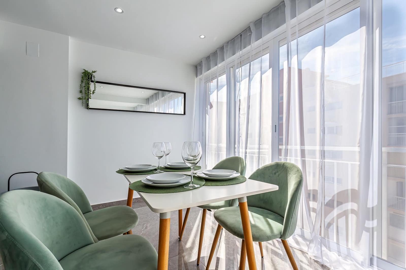 2 soverom Leilighet til leie i Benidorm med svømmebasseng garasje - € 1 400 (Ref: 10059169)