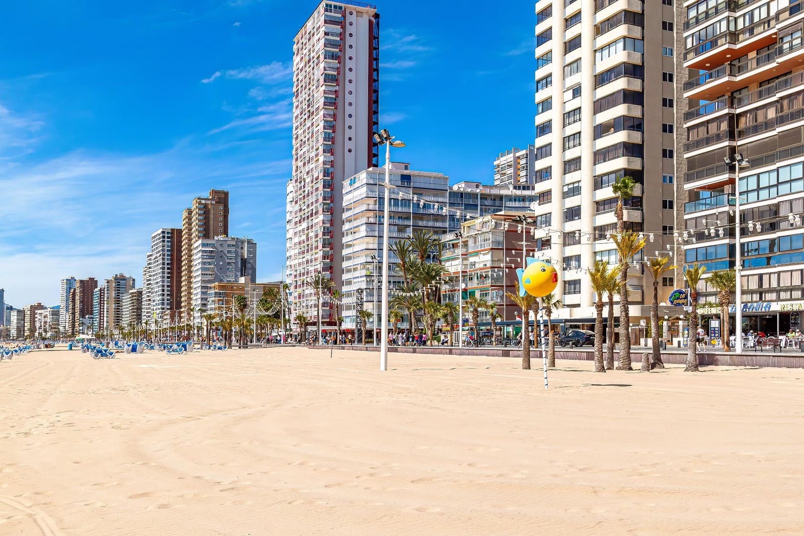 2 soverom Leilighet til leie i Benidorm med svømmebasseng garasje - € 1 400 (Ref: 10059169)