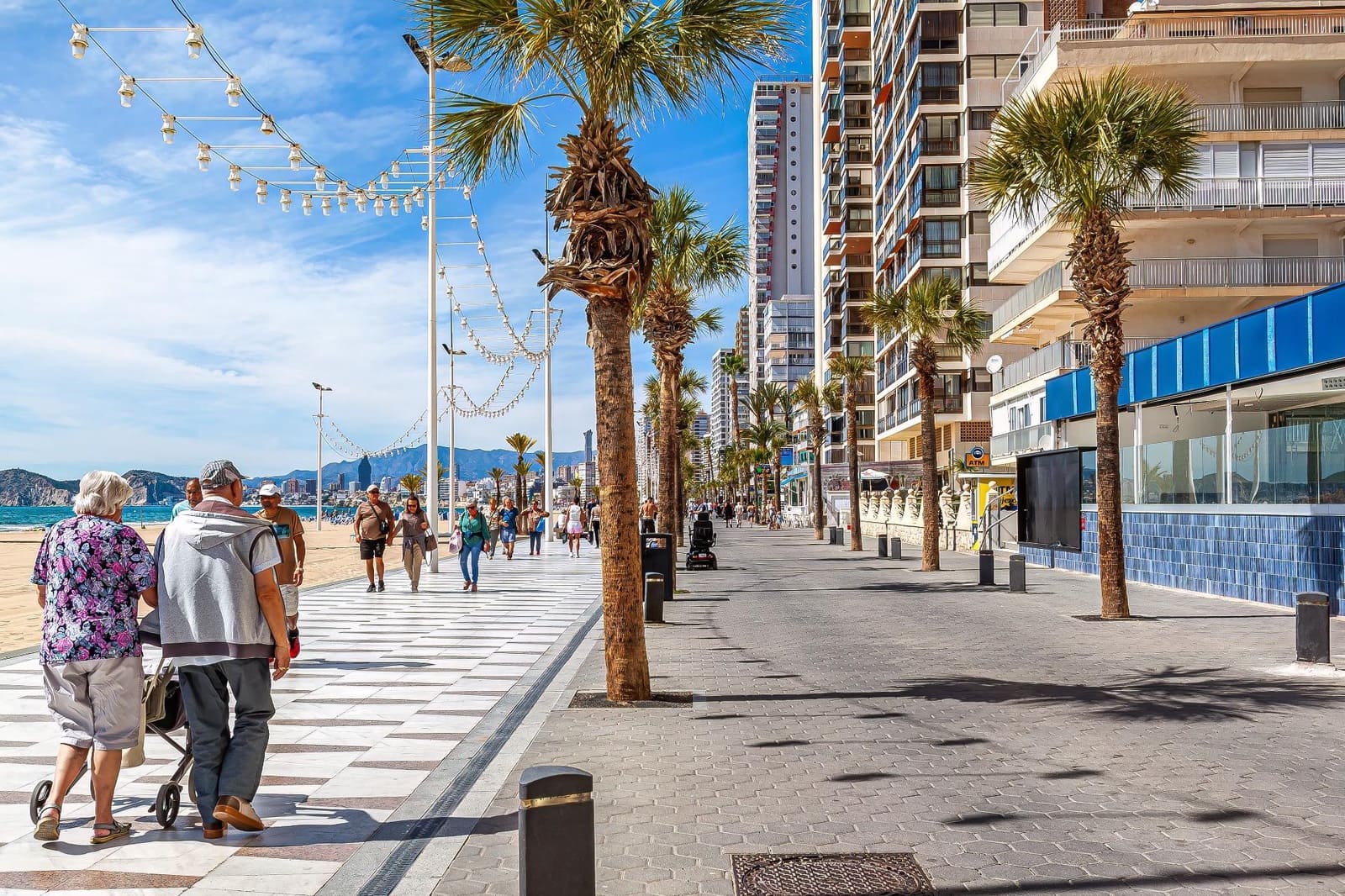 2 soverom Leilighet til leie i Benidorm med svømmebasseng garasje - € 1 400 (Ref: 10059169)