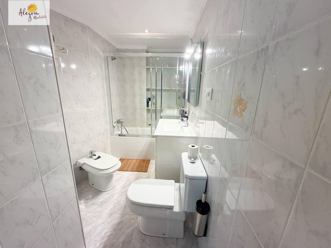 Apartamento de 3 habitaciones en València ciudad en alquiler - 1.300 € (Ref: 10062036)