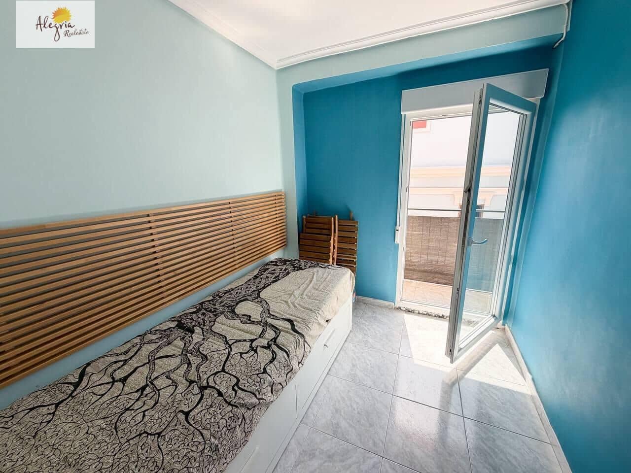 Apartamento de 3 habitaciones en València ciudad en alquiler - 1.300 € (Ref: 10062036)