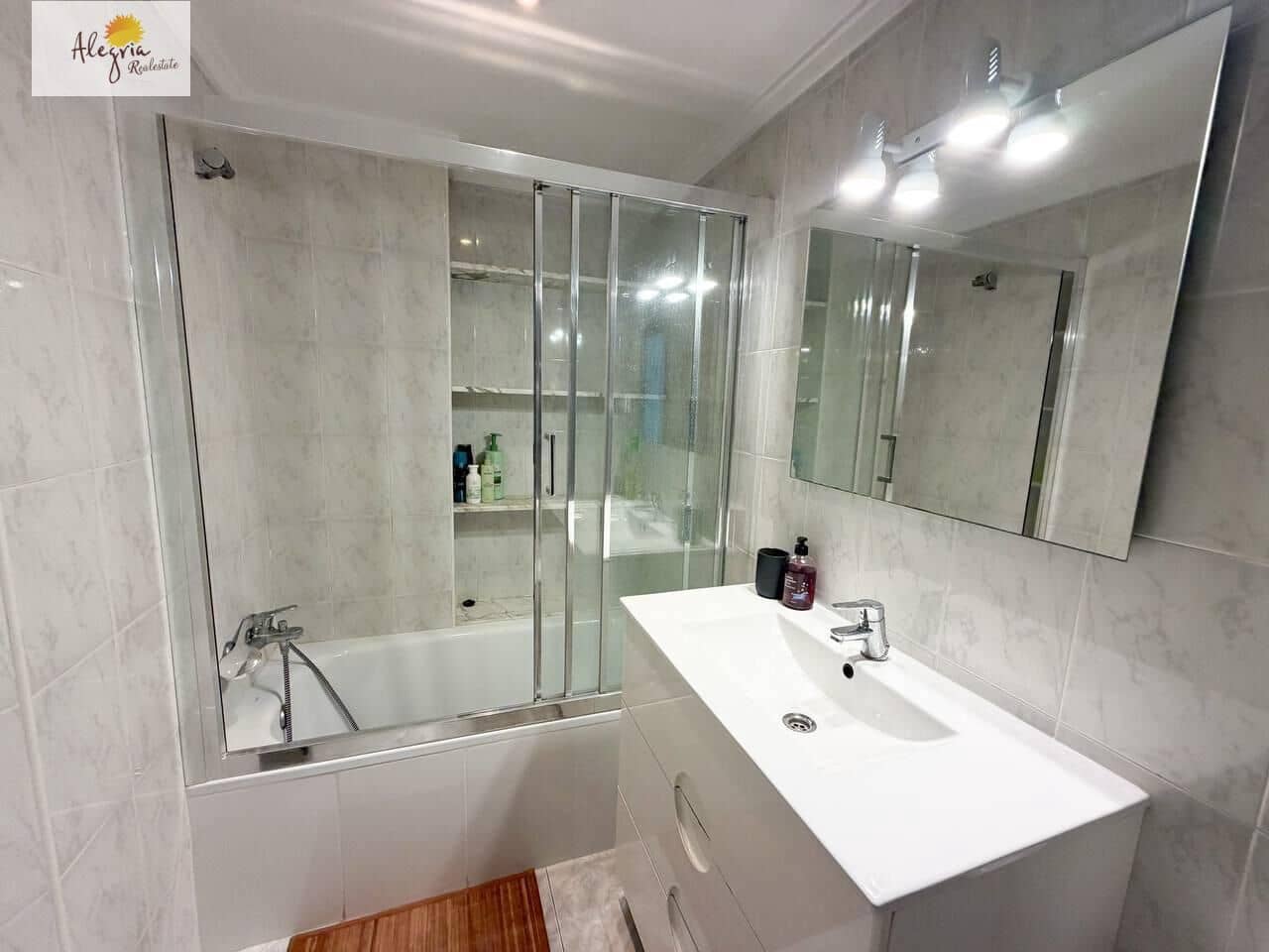 Apartamento de 3 habitaciones en València ciudad en alquiler - 1.300 € (Ref: 10062036)