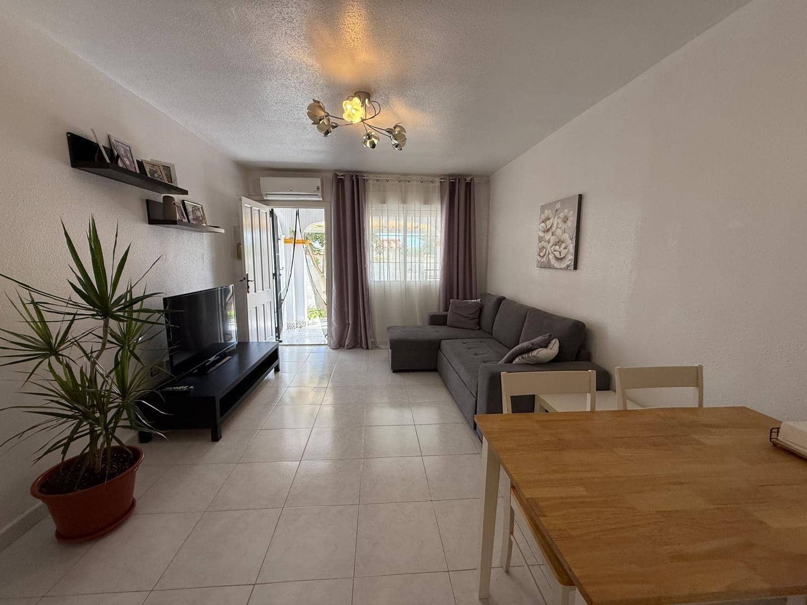 2 slaapkamer Bungalow te koop in Torrevieja met zwembad - € 139.900 (Ref: 10067985)