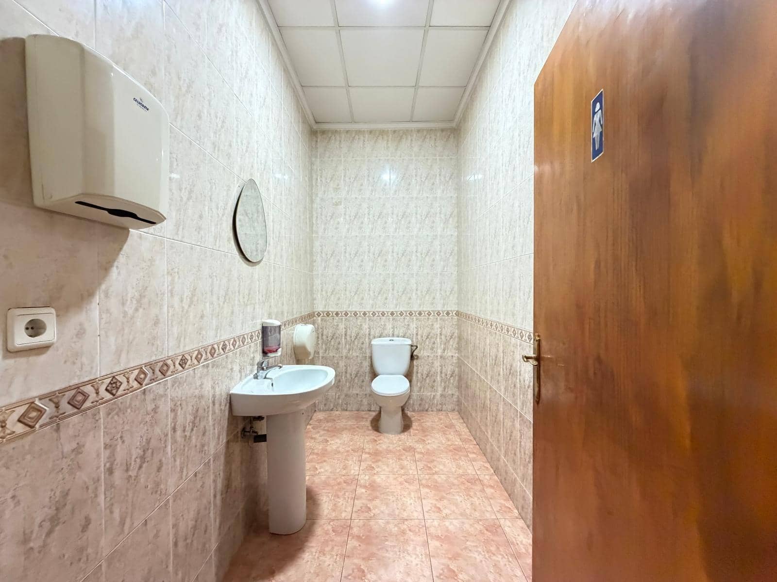 Komercyjne na sprzedaż w Torrevieja - 149 000 € (Ref: 10076462)