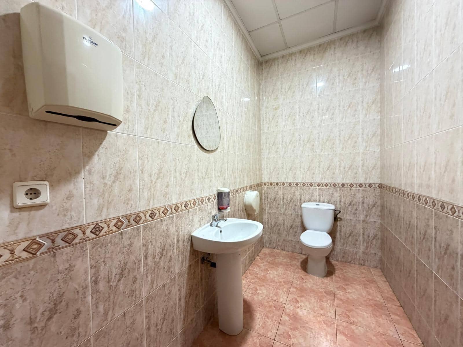 Komercyjne na sprzedaż w Torrevieja - 149 000 € (Ref: 10076462)