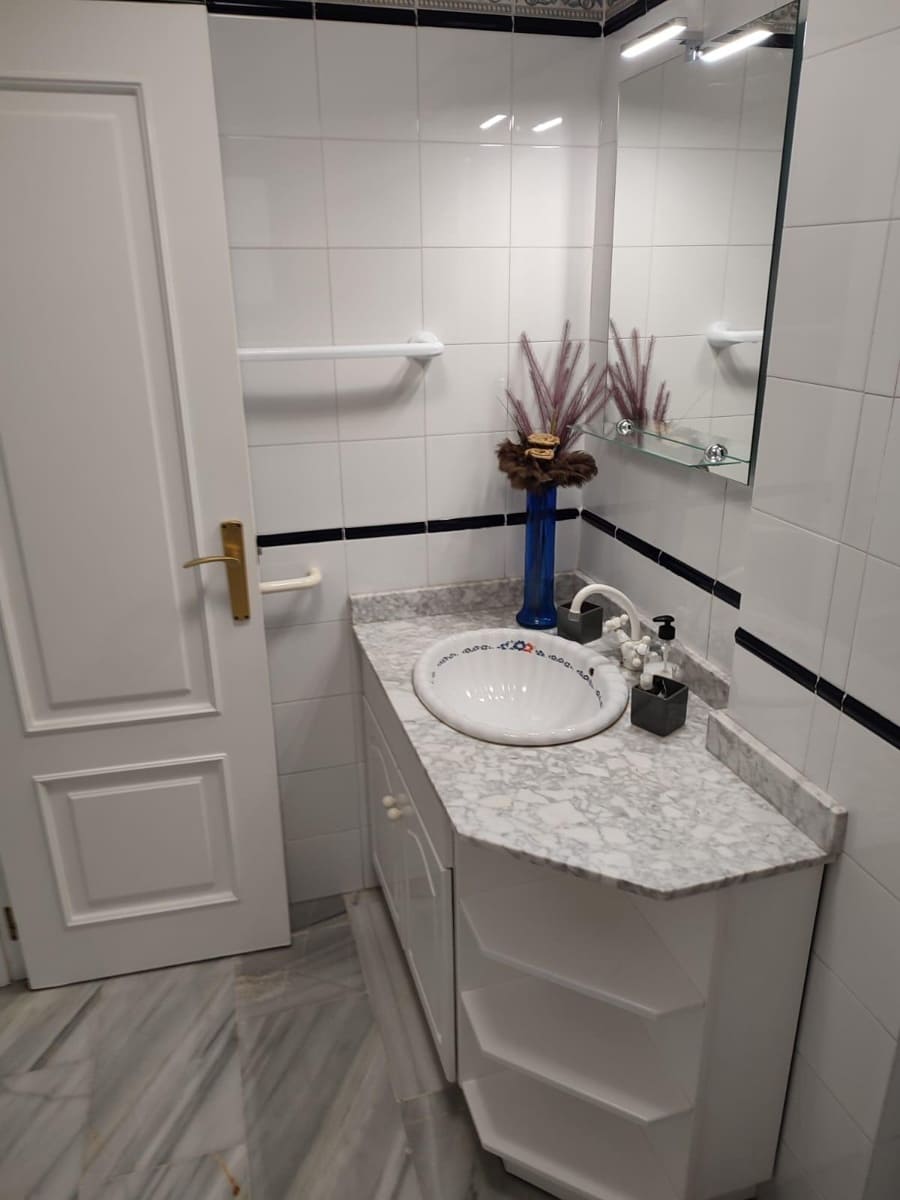 Apartamento de 2 habitaciones en Torrevieja en venta con piscina garaje - 204.000 € (Ref: 10078417)
