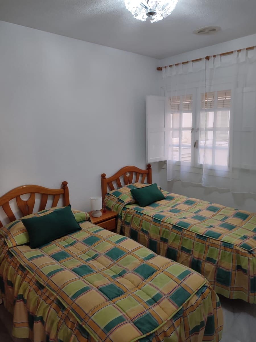 Apartamento de 2 habitaciones en Torrevieja en venta con piscina garaje - 204.000 € (Ref: 10078417)
