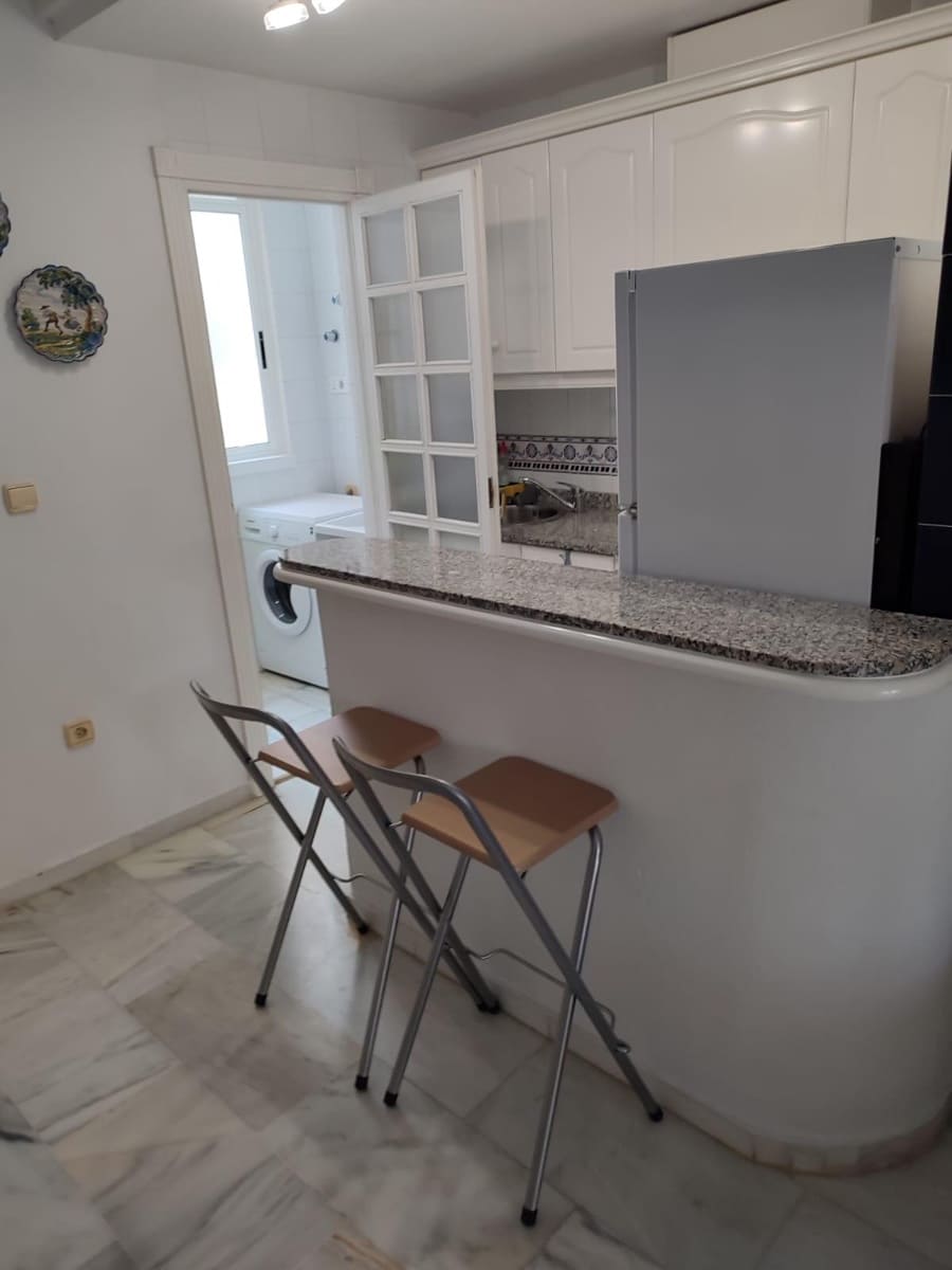 Apartamento de 2 habitaciones en Torrevieja en venta con piscina garaje - 204.000 € (Ref: 10078417)