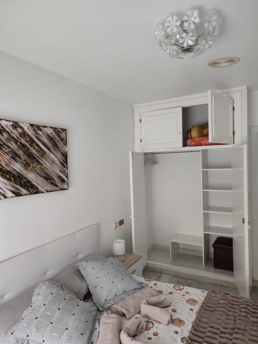 Apartamento de 2 habitaciones en Torrevieja en venta con piscina garaje - 204.000 € (Ref: 10078417)