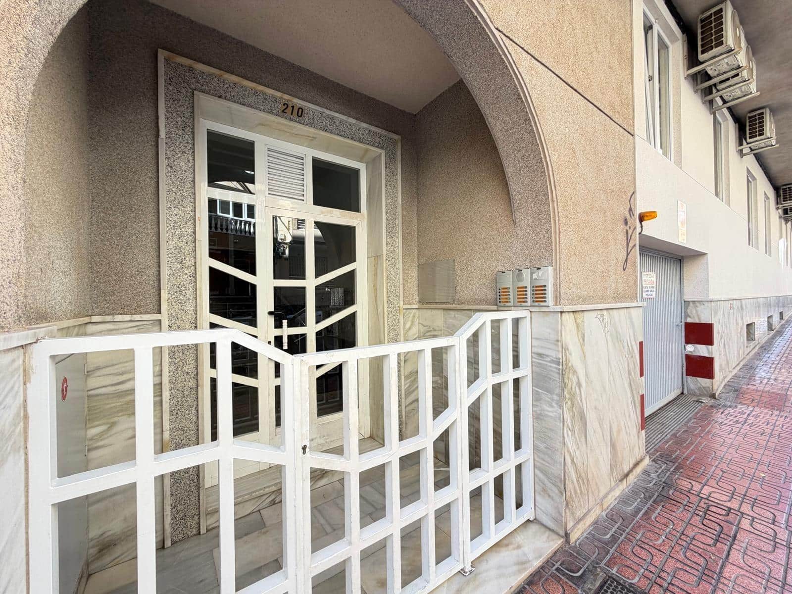2 chambre Appartement à vendre à Torrevieja - 158 000 € (Ref: 10078419)