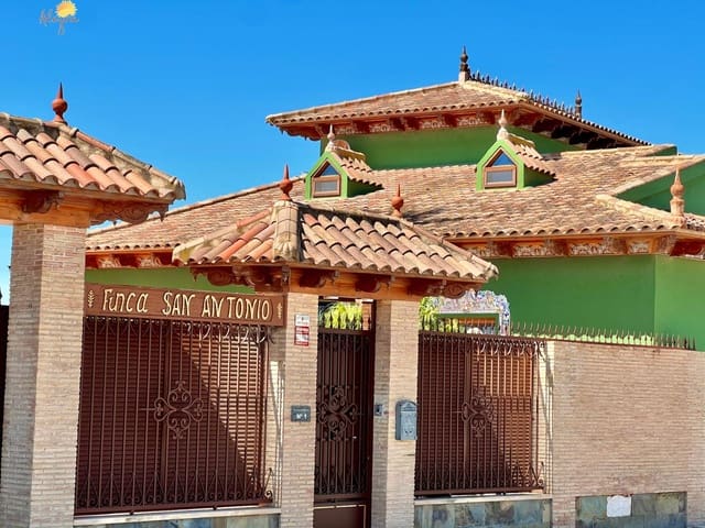 4 slaapkamer Villa te koop in Almoradí met zwembad garage - € 1.180.000 (Ref: 10081267)