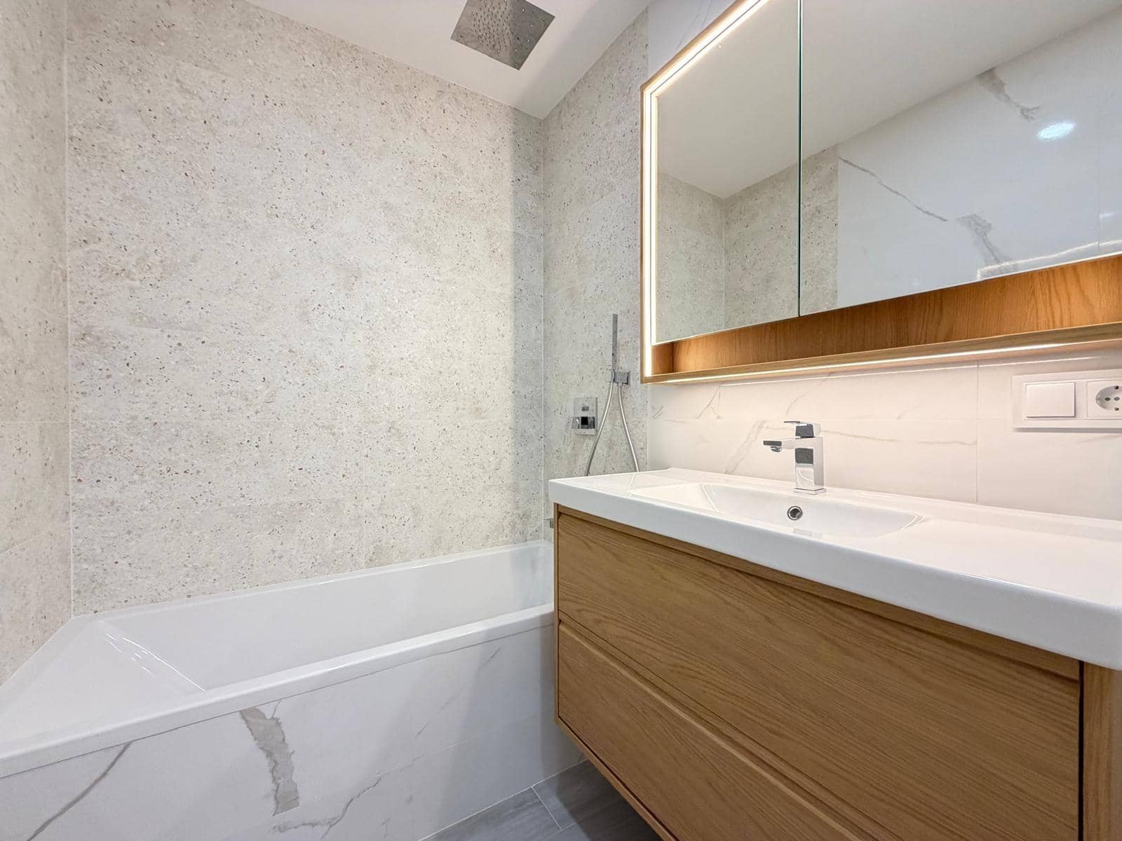 2 slaapkamer Appartement te koop in Torrevieja met zwembad - € 285.600 (Ref: 10086185)