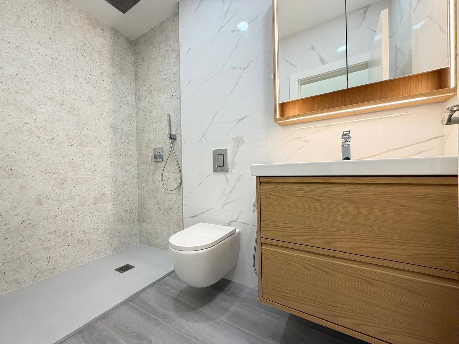 2 slaapkamer Appartement te koop in Torrevieja met zwembad - € 285.600 (Ref: 10086185)