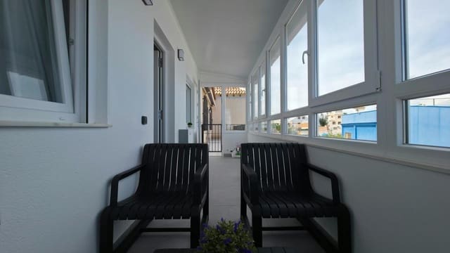 Bungalow de 2 habitaciones en Torrevieja en venta con piscina - 199.000 € (Ref: 10089743)