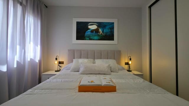 Bungalow de 2 habitaciones en Torrevieja en venta con piscina - 199.000 € (Ref: 10089743)