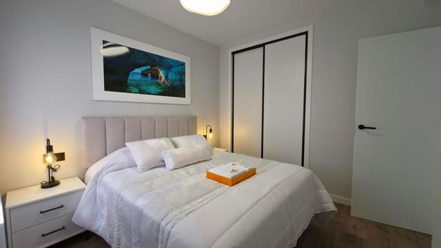 Bungalow de 2 habitaciones en Torrevieja en venta con piscina - 199.000 € (Ref: 10089743)