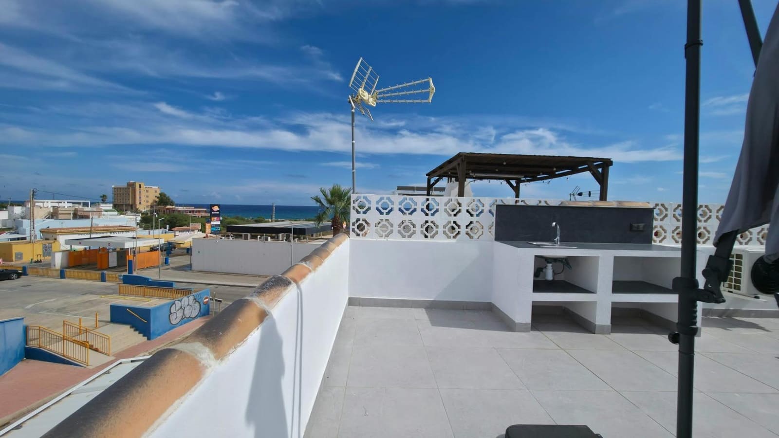 Bungalow de 2 habitaciones en Torrevieja en venta con piscina - 199.000 € (Ref: 10089743)