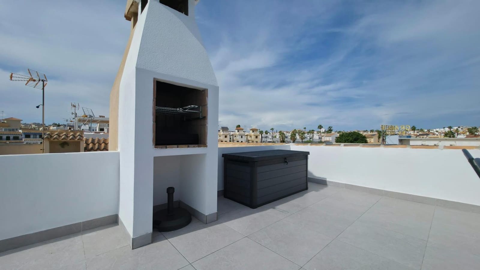 Bungalow de 2 habitaciones en Torrevieja en venta con piscina - 199.000 € (Ref: 10089743)