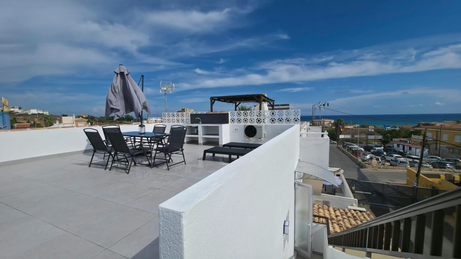 Bungalow de 2 habitaciones en Torrevieja en venta con piscina - 199.000 € (Ref: 10089743)