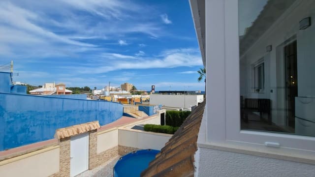 Bungalow de 2 habitaciones en Torrevieja en venta con piscina - 199.000 € (Ref: 10089743)