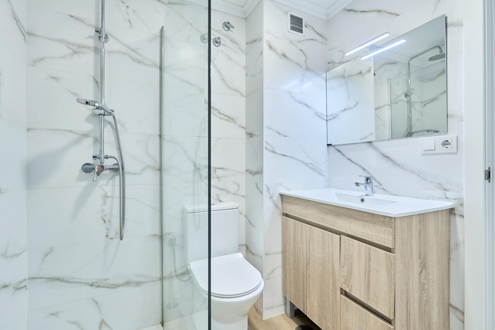 1 sypialnia Apartament na sprzedaż w Torrevieja z basenem - 119 900 € (Ref: 10089746)