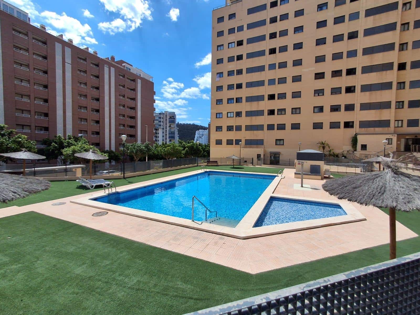 Appartement de 2 chambres à louer à La Villajoyosa / Vila Joiosa avec piscine - 1 300 € (Ref: 10089751)