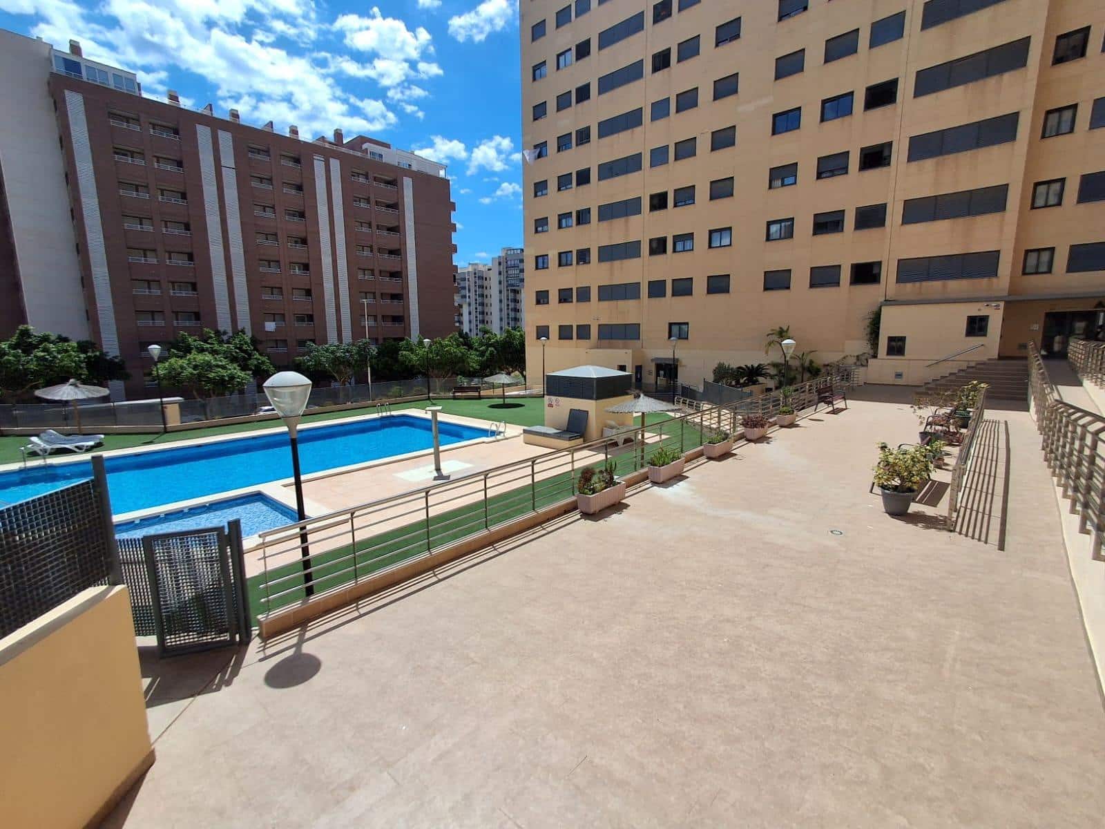 Appartement de 2 chambres à louer à La Villajoyosa / Vila Joiosa avec piscine - 1 300 € (Ref: 10089751)