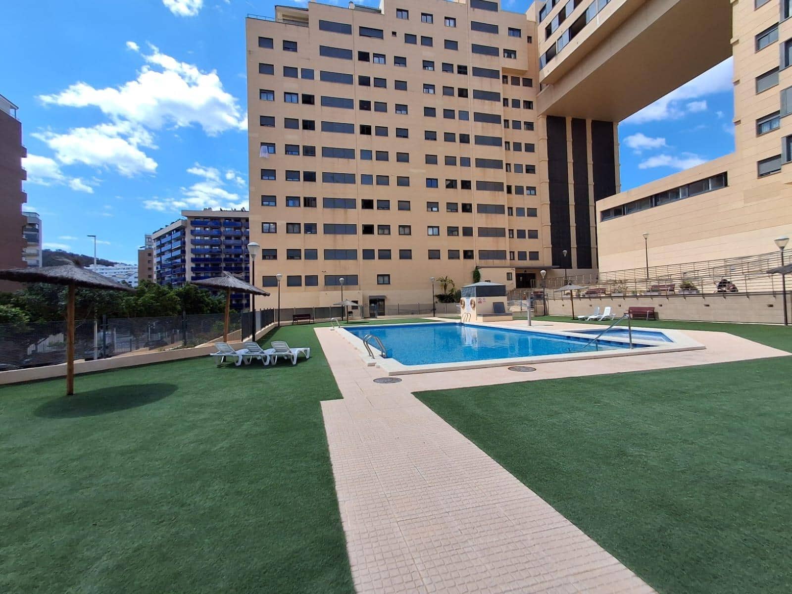 Appartement de 2 chambres à louer à La Villajoyosa / Vila Joiosa avec piscine - 1 300 € (Ref: 10089751)