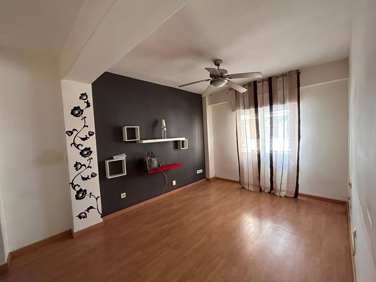 3 bedroom Apartment for sale in Alicante / Alacant city - € 115,000 (Ref: 10094725)