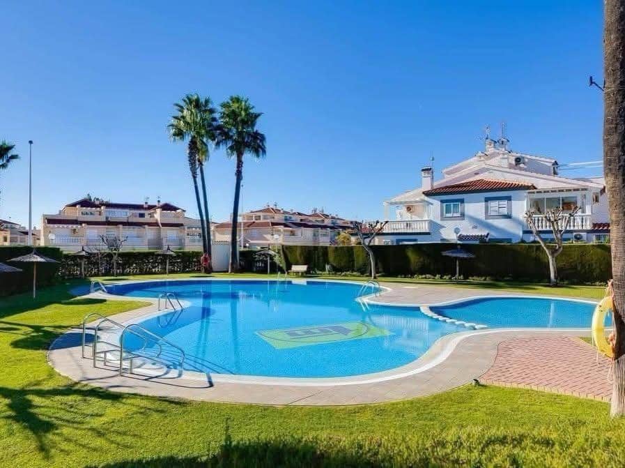 2 makuuhuone Bungalow myytävänä paikassa Orihuela Costa mukana uima-altaan - 204 900 € (Ref: 10098452)