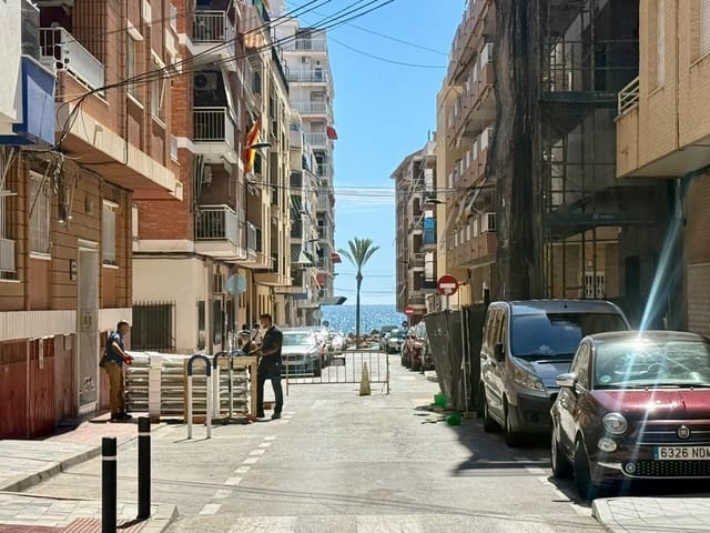 Ático de 3 habitaciones en Las Piscinas Naturales, Torrevieja en venta con garaje - 259.000 € (Ref: 10102662)