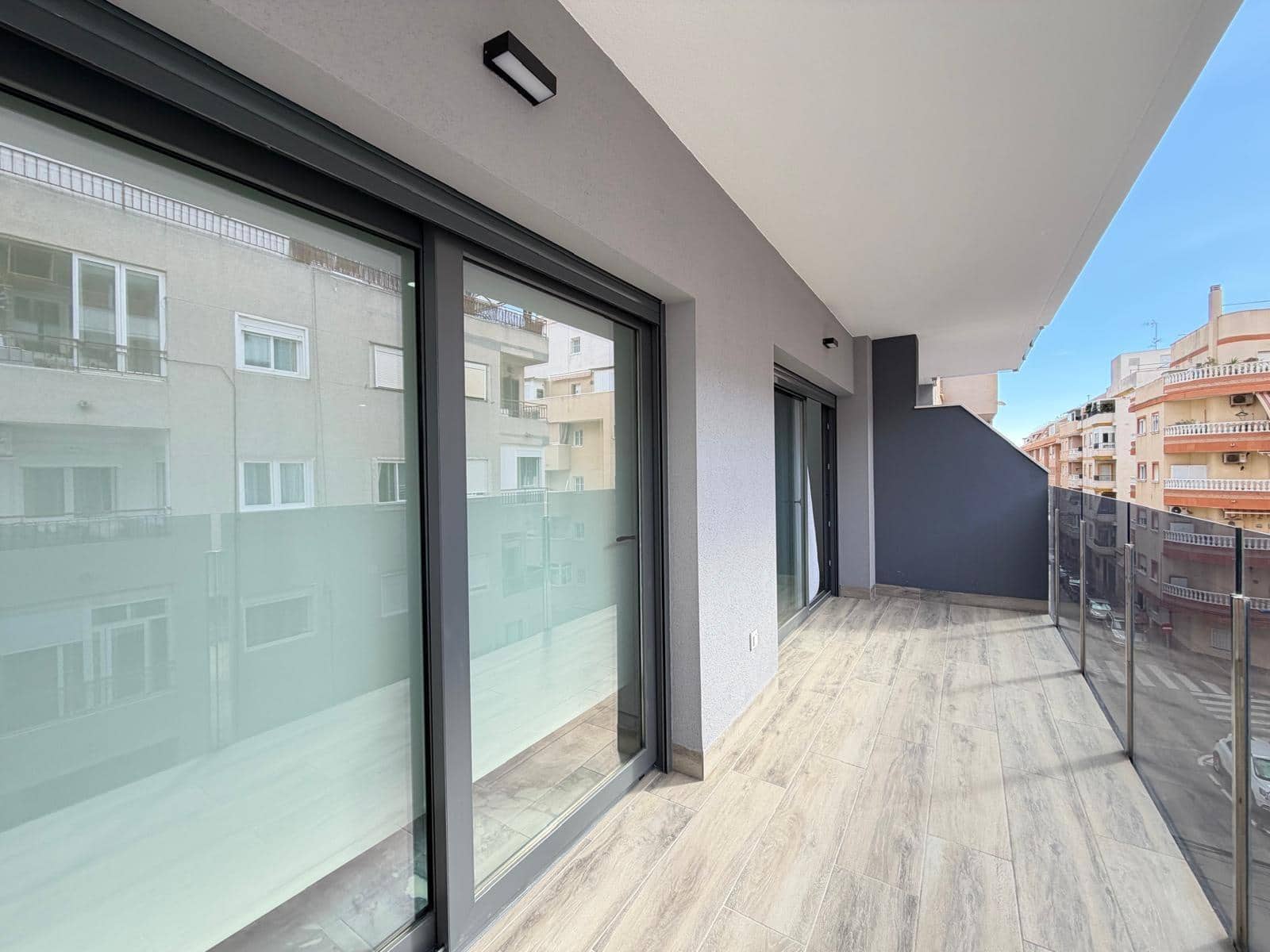 3 makuuhuone Huoneisto myytävänä paikassa Torrevieja mukana uima-altaan 
autotalli - 359 000 € (Ref: 10102664)