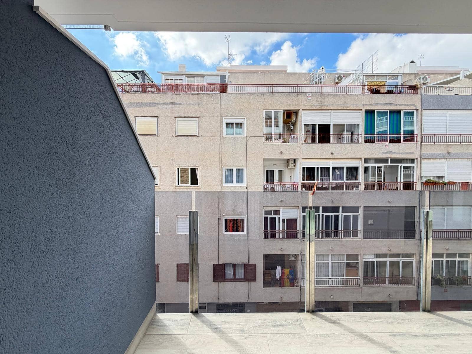 3 makuuhuone Huoneisto myytävänä paikassa Torrevieja mukana uima-altaan 
autotalli - 359 000 € (Ref: 10102664)