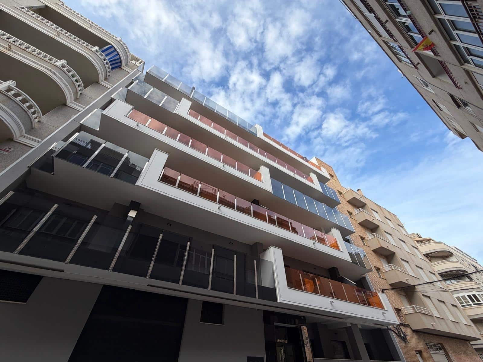 3 makuuhuone Huoneisto myytävänä paikassa Torrevieja mukana uima-altaan 
autotalli - 359 000 € (Ref: 10102664)