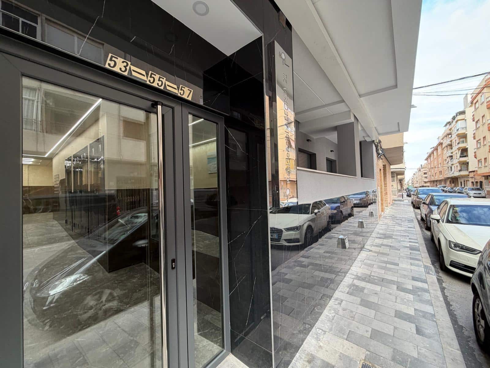 3 makuuhuone Huoneisto myytävänä paikassa Torrevieja mukana uima-altaan 
autotalli - 359 000 € (Ref: 10102664)