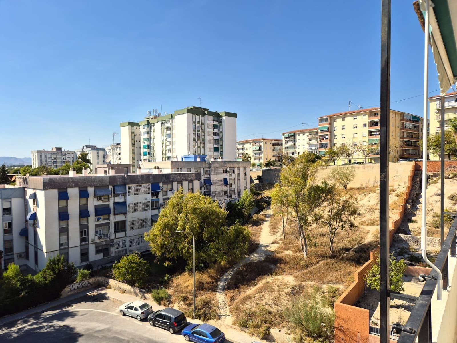 3 bedroom Apartment for sale in Alicante / Alacant city - € 112,000 (Ref: 10109725)