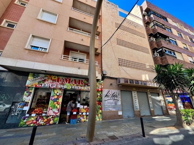 Commercieel te koop in Centro, Torrevieja - € 215.000 (Ref: 10109733)