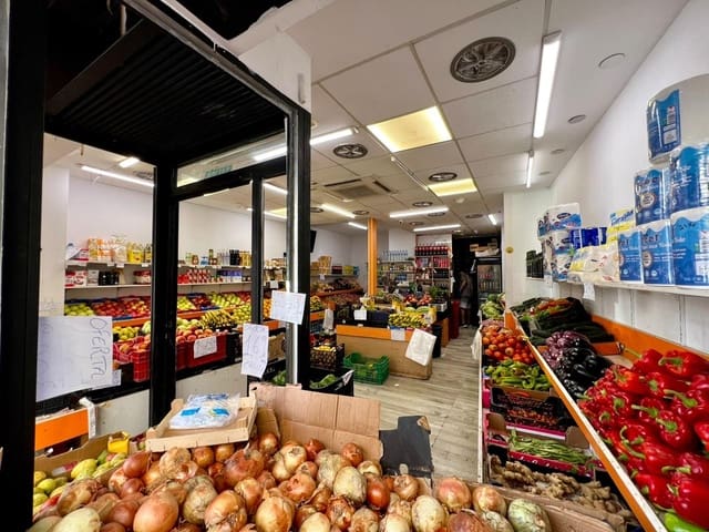 Commercieel te koop in Centro, Torrevieja - € 215.000 (Ref: 10109733)