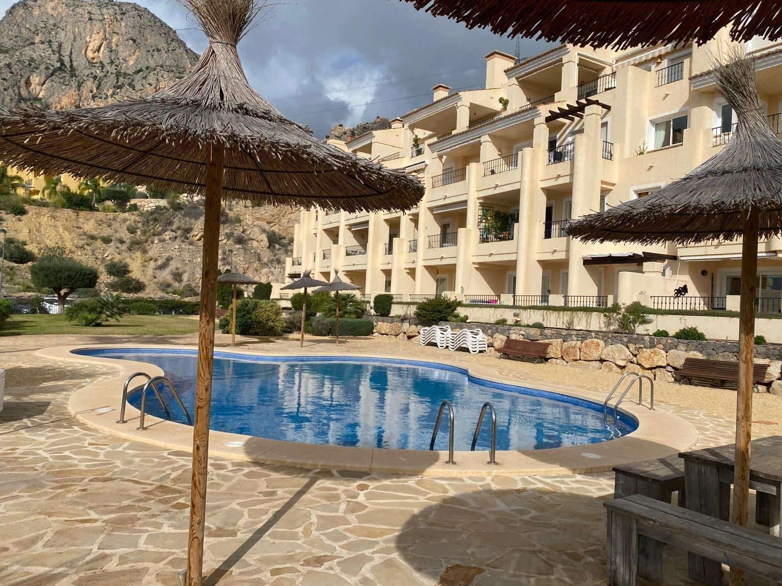 Appartement de 2 chambres à louer à Calpe / Calp avec piscine garage - 1 300 € (Ref: 10109737)