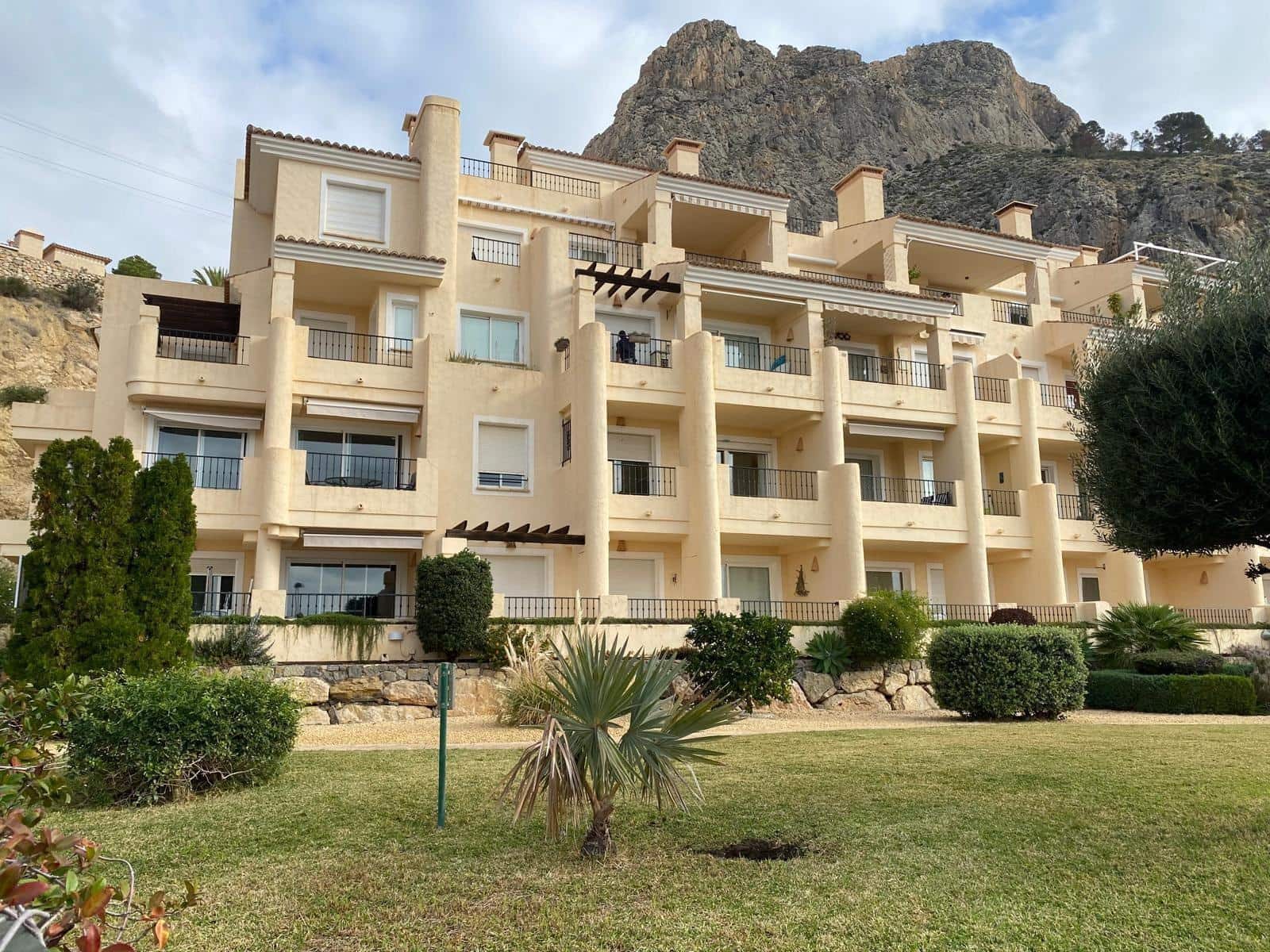 Appartement de 2 chambres à louer à Calpe / Calp avec piscine garage - 1 300 € (Ref: 10109737)