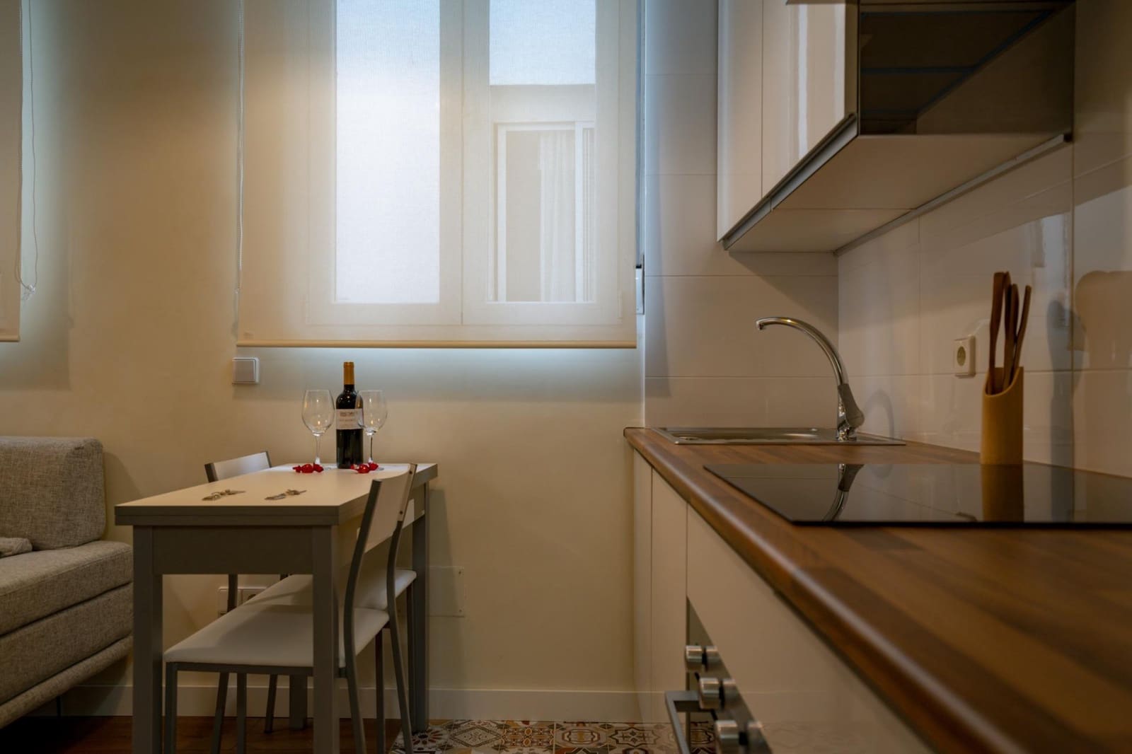 1 bedroom Flat for rent in Almeria city with garage - € 700 (Ref: 10111772)